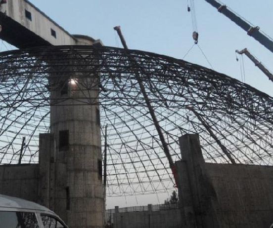 天门网架分条或分块安装法